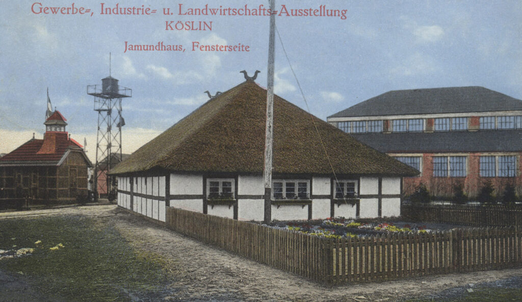 Rekonstrukcja chałupy jamneńskiej na wystawie przemysłowo-rolnicznej w 1912 roku w Koszalinie