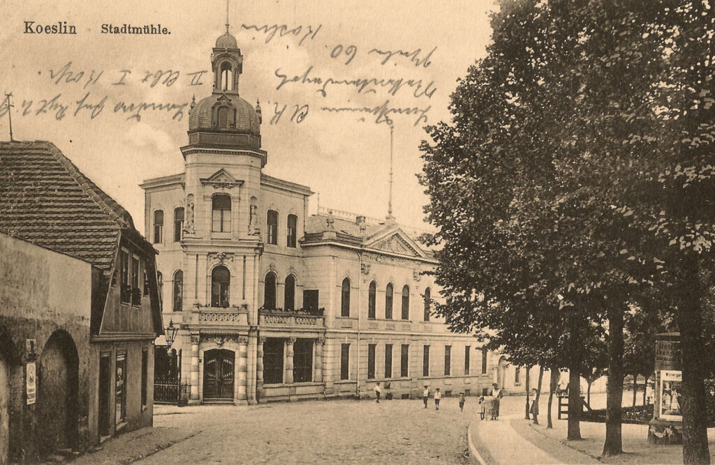 Budynek obecnego Muzeum na pocztówce wysłanej w maju 1916 roku z Koszalina do Bergen auf Rügen