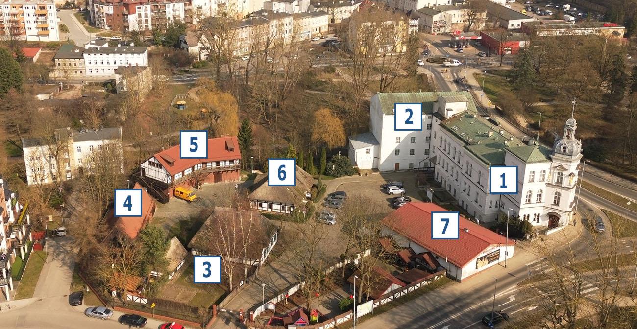 Zdjęcie z lotu ptaka ukazujące rozmieszczenie budynków na terenie Muzeum